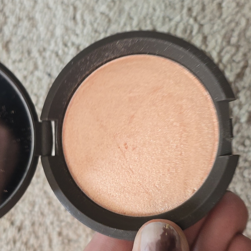 BECCA Cosmetics Shimmering Skin Perfector Pressed Champagne Pop. EXTREMELY RARE